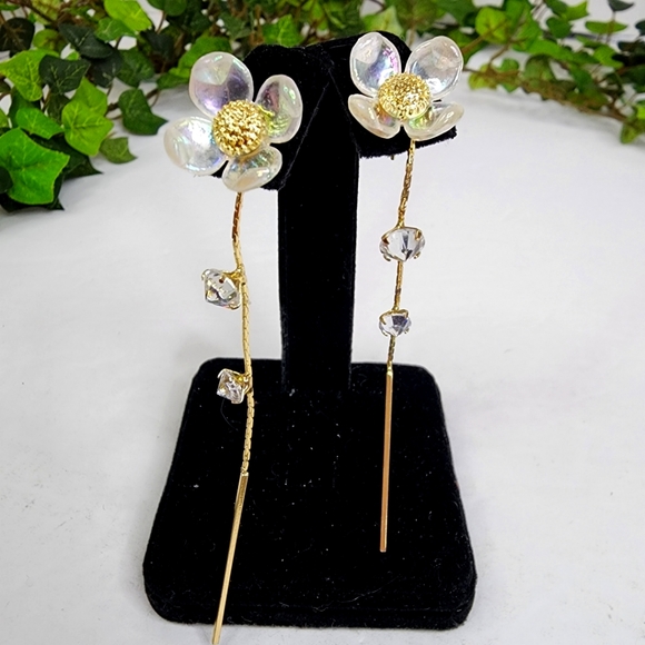 Gold Flower Dangle Earrings with Zirconia New - Picture 3 of 7
